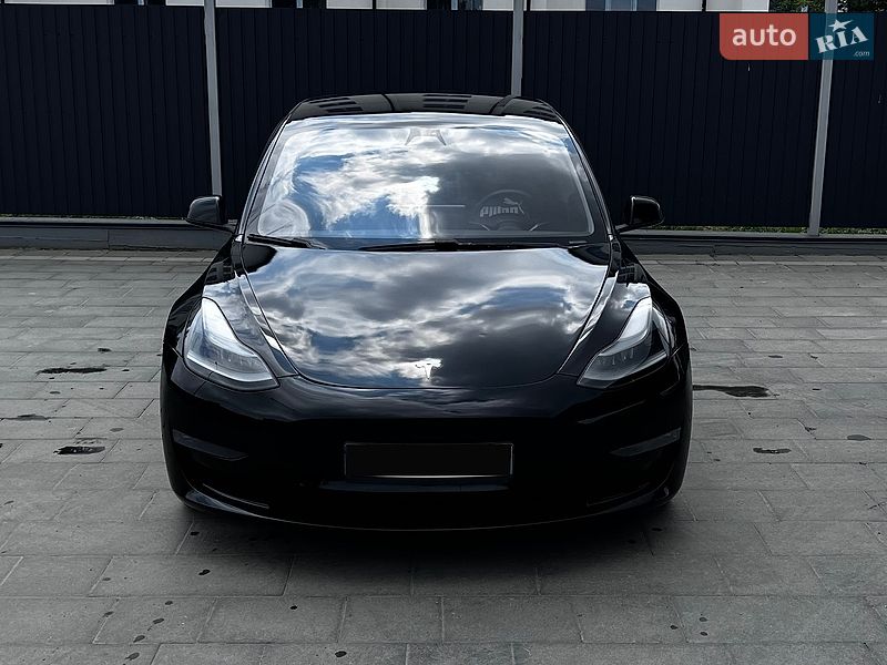 Седан Tesla Model 3 2021 в Самборе