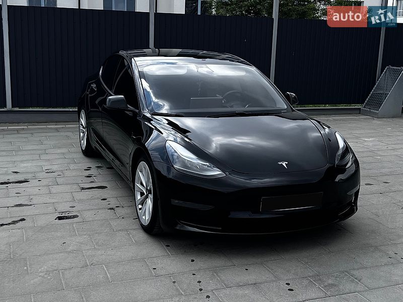Седан Tesla Model 3 2021 в Самборі