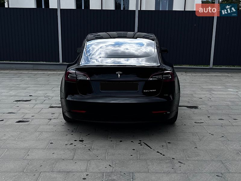 Седан Tesla Model 3 2021 в Самборе