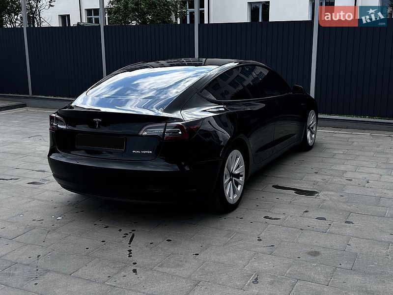 Седан Tesla Model 3 2021 в Самборе