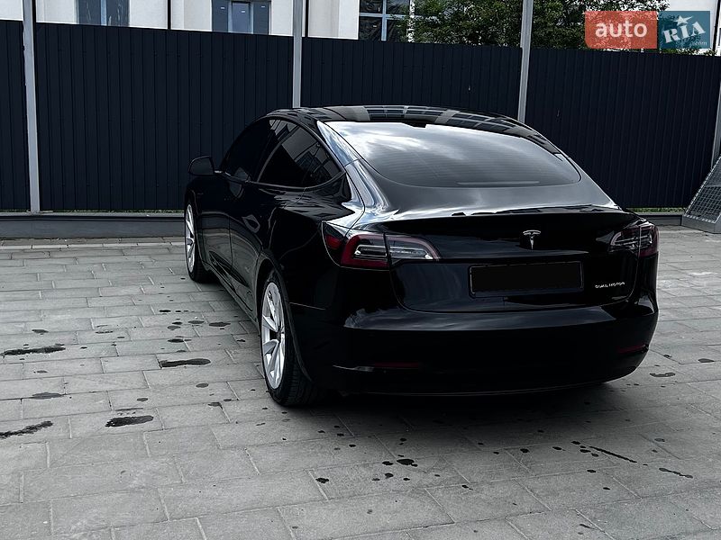 Седан Tesla Model 3 2021 в Самборі