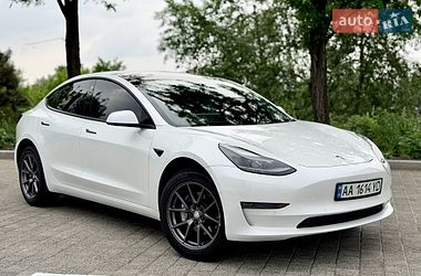 Седан Tesla Model 3 2021 в Киеве