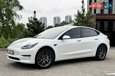 Седан Tesla Model 3 2021 в Киеве