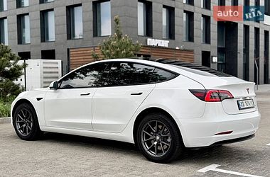Седан Tesla Model 3 2021 в Киеве