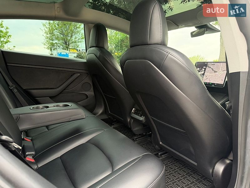 Седан Tesla Model 3 2021 в Киеве