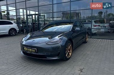 Седан Tesla Model 3 2018 в Івано-Франківську