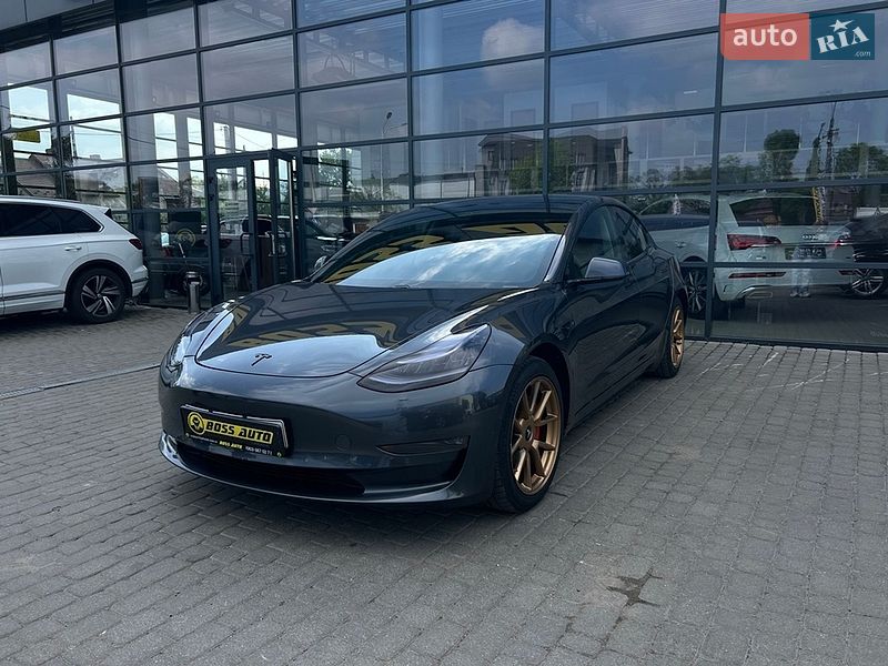 Седан Tesla Model 3 2018 в Івано-Франківську