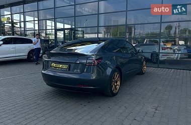 Седан Tesla Model 3 2018 в Івано-Франківську