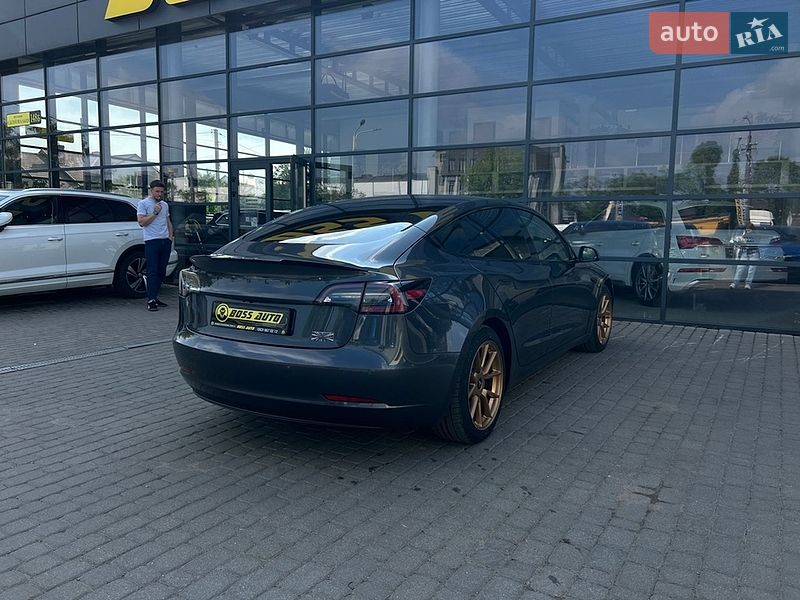 Седан Tesla Model 3 2018 в Івано-Франківську