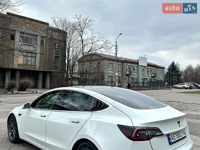Седан Tesla Model 3 2018 в Львове