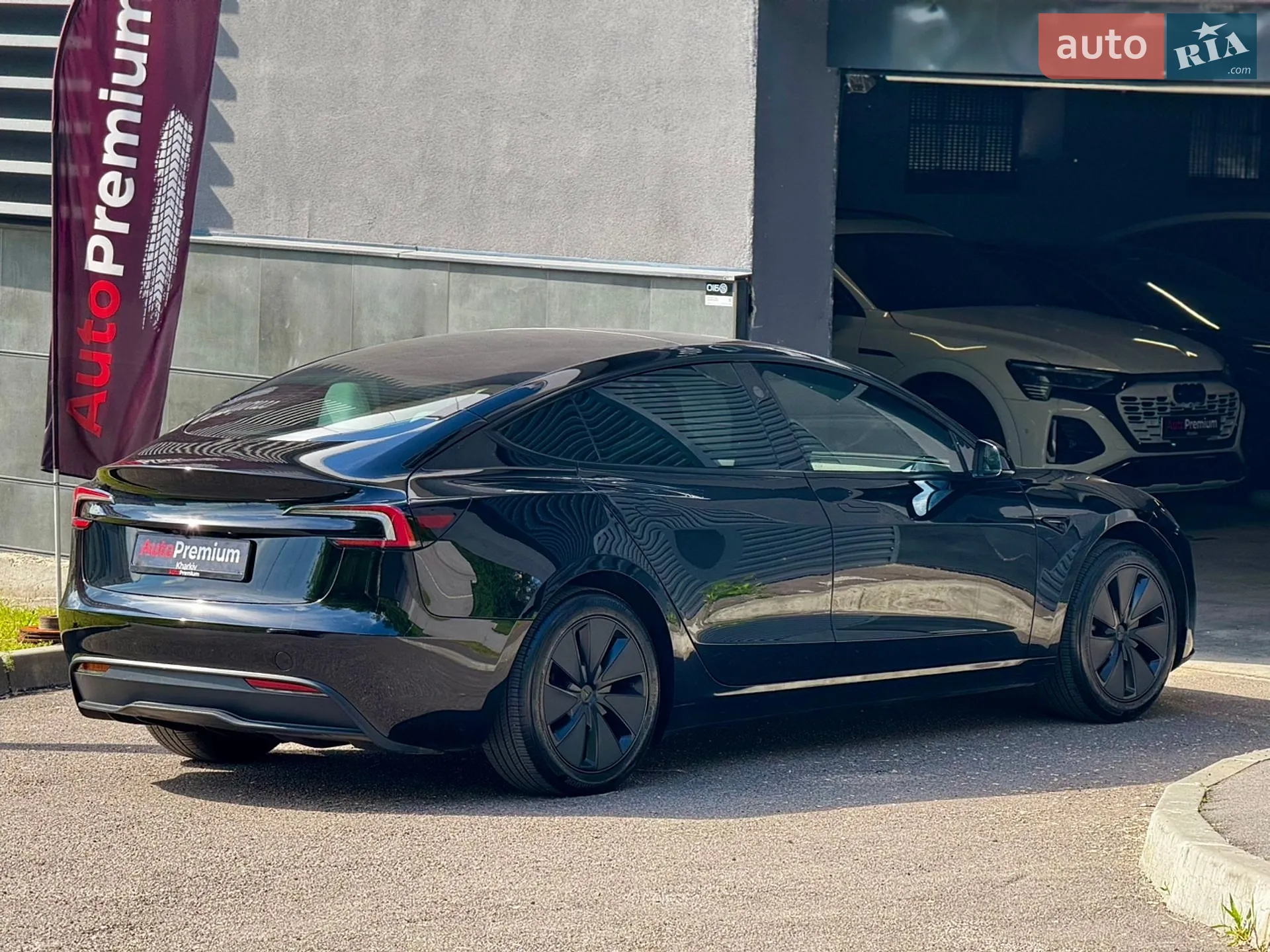 2025 Tesla Model 3 - мініатюра 9
