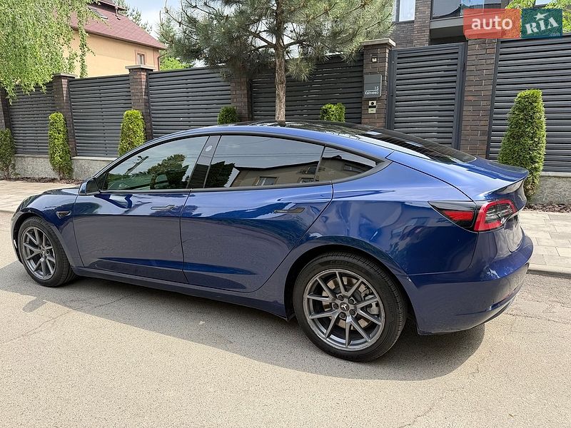 Седан Tesla Model 3 2022 в Києві