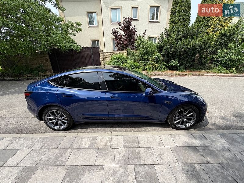 Седан Tesla Model 3 2022 в Києві