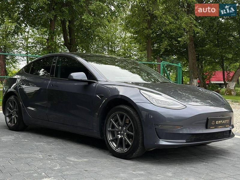 Седан Tesla Model 3 2020 в Ивано-Франковске