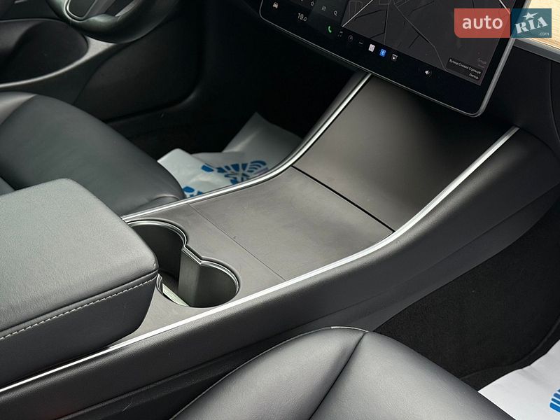 Седан Tesla Model 3 2020 в Ивано-Франковске
