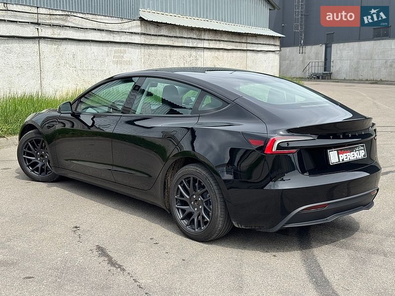 Седан Tesla Model 3 2024 в Киеве