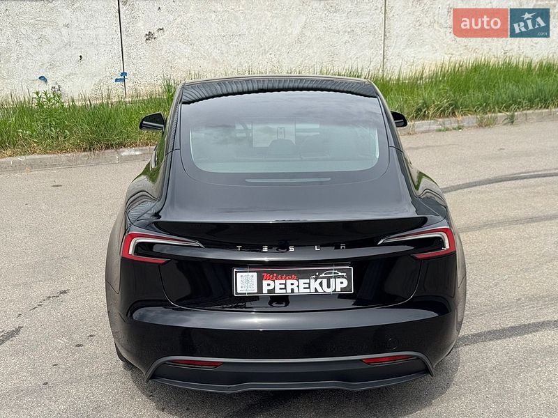 Седан Tesla Model 3 2024 в Киеве