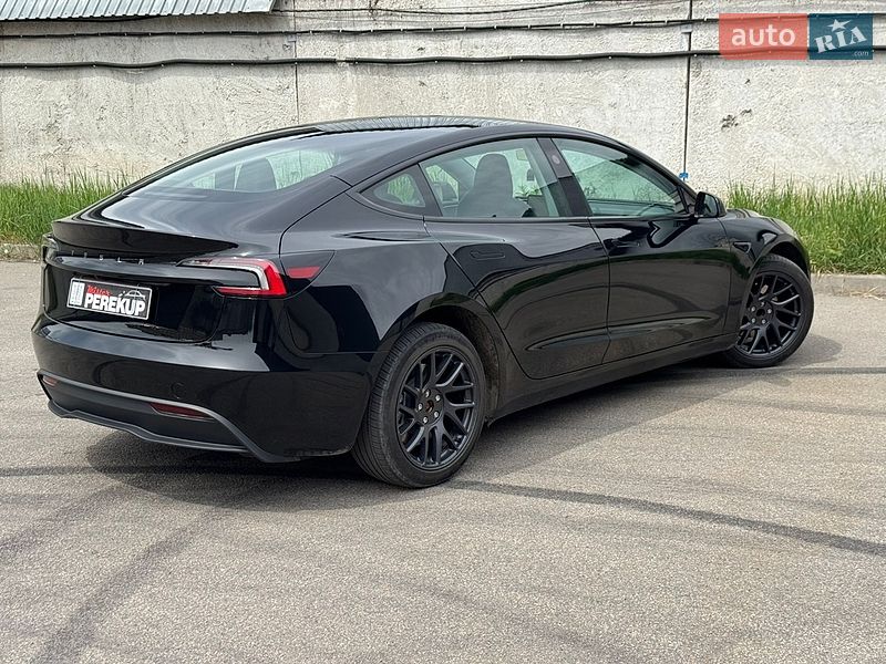 Седан Tesla Model 3 2024 в Киеве