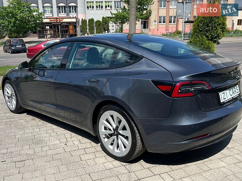 Седан Tesla Model 3 2022 в Львове