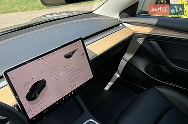 Седан Tesla Model 3 2022 в Львове