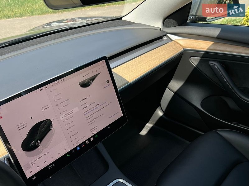 Седан Tesla Model 3 2022 в Львове