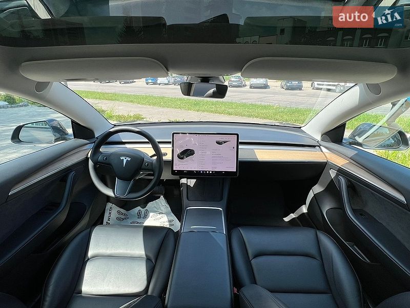 Седан Tesla Model 3 2022 в Львове