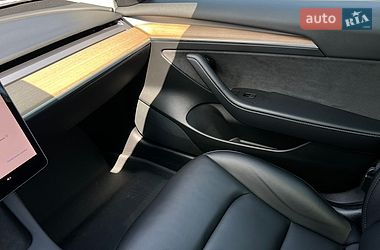 Седан Tesla Model 3 2022 в Львове