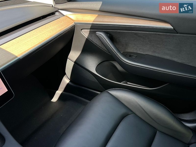 Седан Tesla Model 3 2022 в Львове