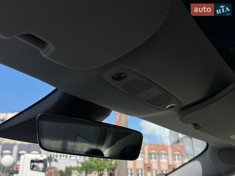 Седан Tesla Model 3 2022 в Львове