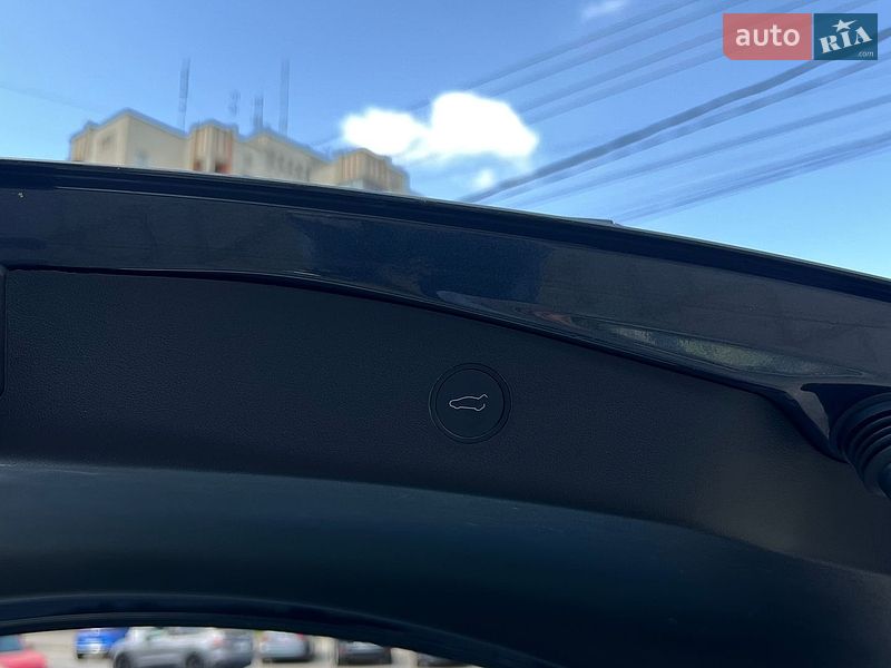 Седан Tesla Model 3 2022 в Львове