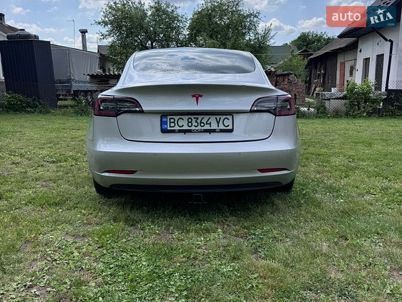 Седан Tesla Model 3 2018 в Великих Мостах