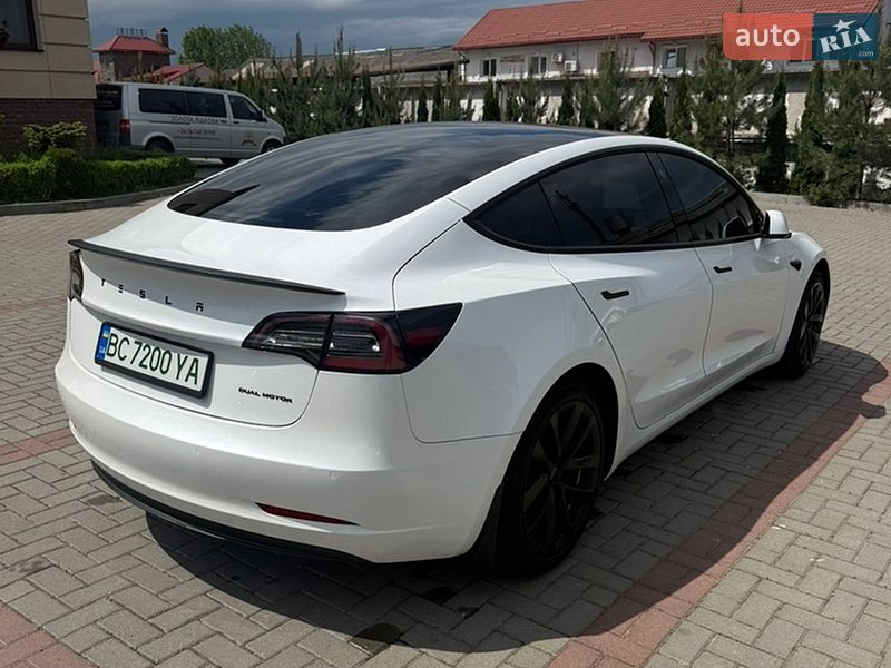 Седан Tesla Model 3 2021 в Золочеве