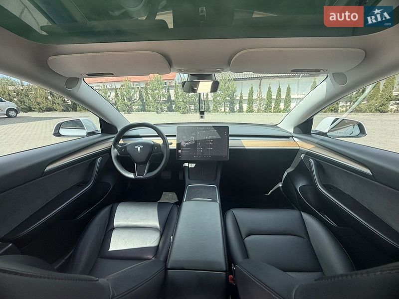 Седан Tesla Model 3 2021 в Золочеве