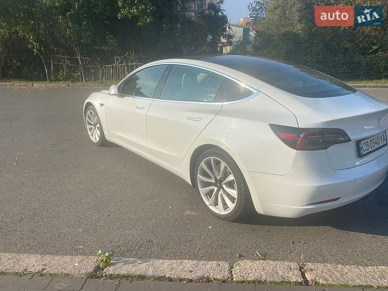Седан Tesla Model 3 2019 в Чернигове