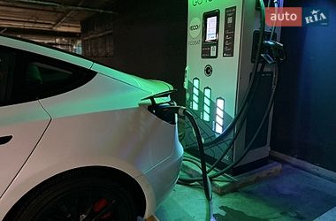 Седан Tesla Model 3 2022 в Києві