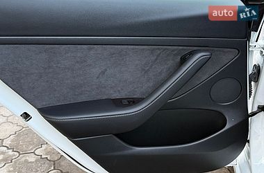 Седан Tesla Model 3 2022 в Луцке