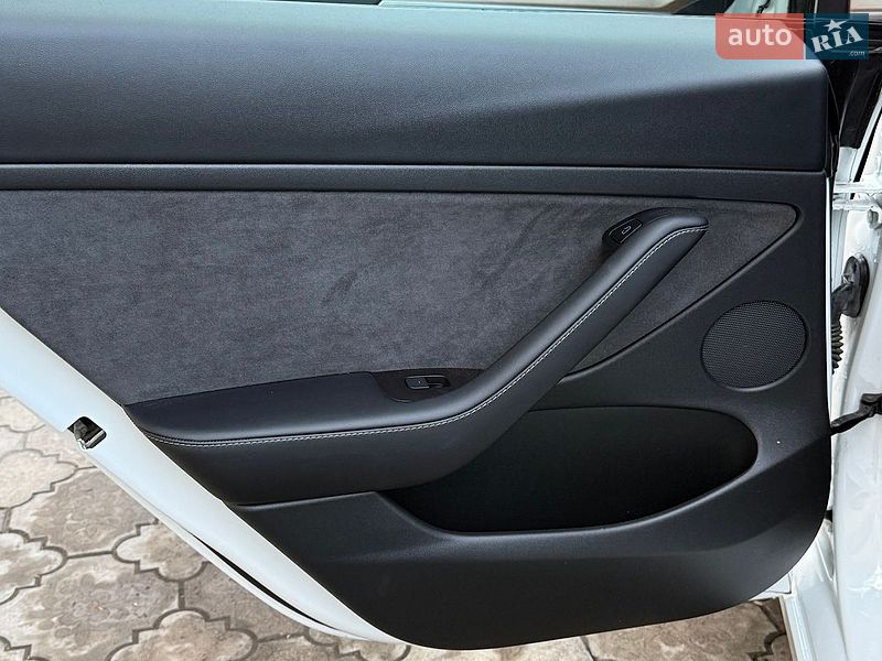 Седан Tesla Model 3 2022 в Луцке