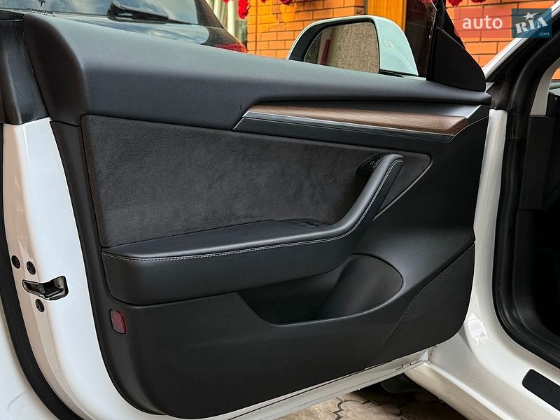 Седан Tesla Model 3 2022 в Луцке