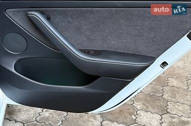 Седан Tesla Model 3 2022 в Луцке