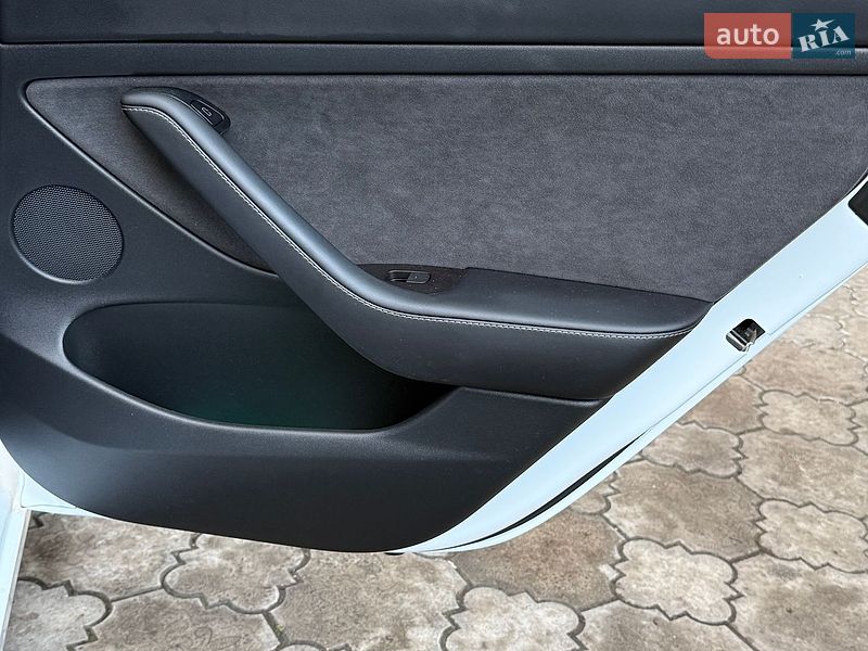 Седан Tesla Model 3 2022 в Луцке