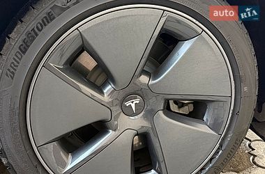 Седан Tesla Model 3 2022 в Луцке