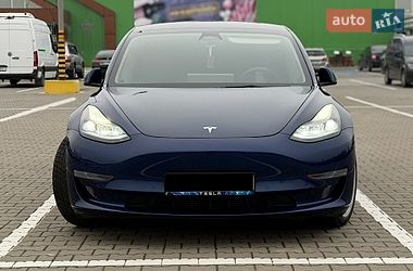 Седан Tesla Model 3 2022 в Чернівцях