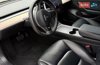Седан Tesla Model 3 2022 в Черновцах