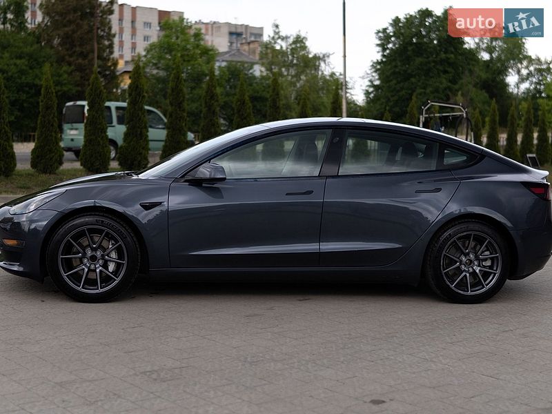 Седан Tesla Model 3 2022 в Дрогобыче