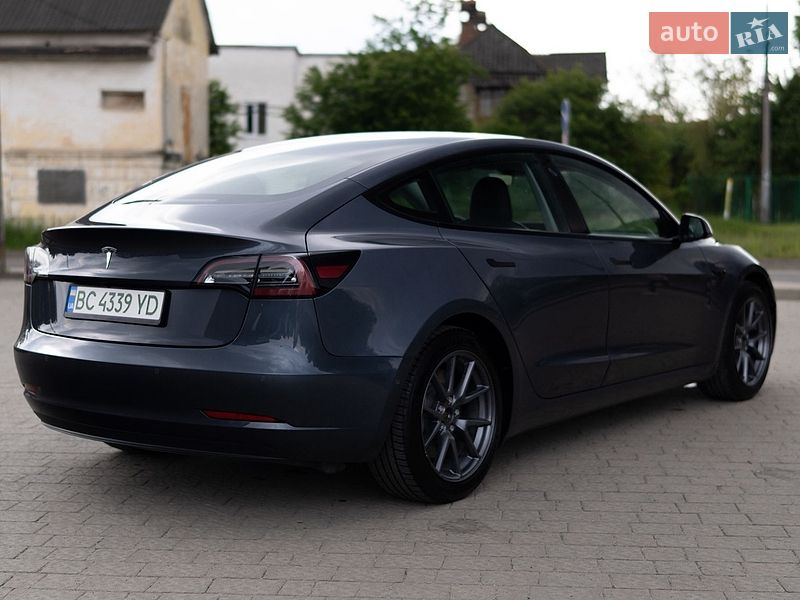Седан Tesla Model 3 2022 в Дрогобыче