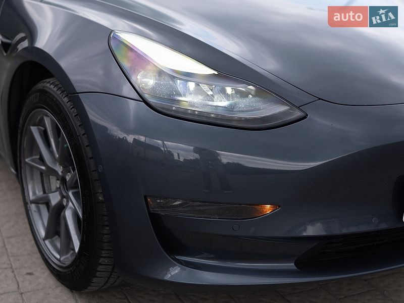 Седан Tesla Model 3 2022 в Дрогобыче