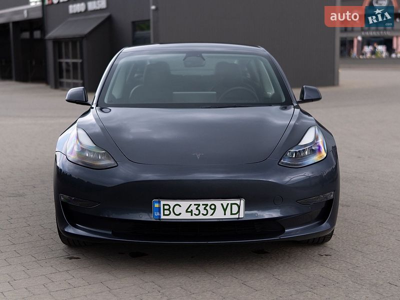 Седан Tesla Model 3 2022 в Дрогобыче