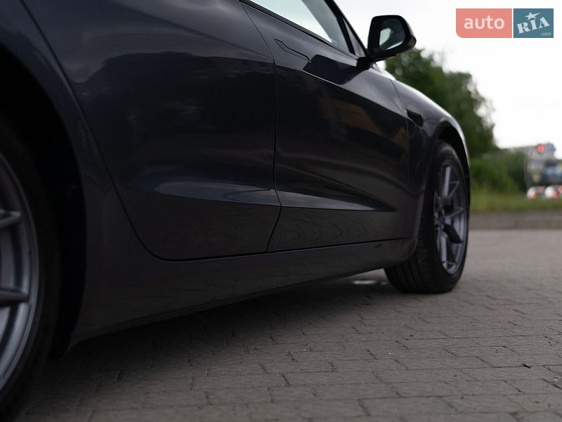 Седан Tesla Model 3 2022 в Дрогобыче