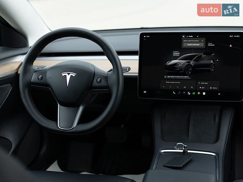 Седан Tesla Model 3 2022 в Дрогобыче