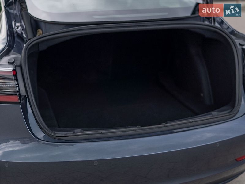 Седан Tesla Model 3 2022 в Дрогобыче